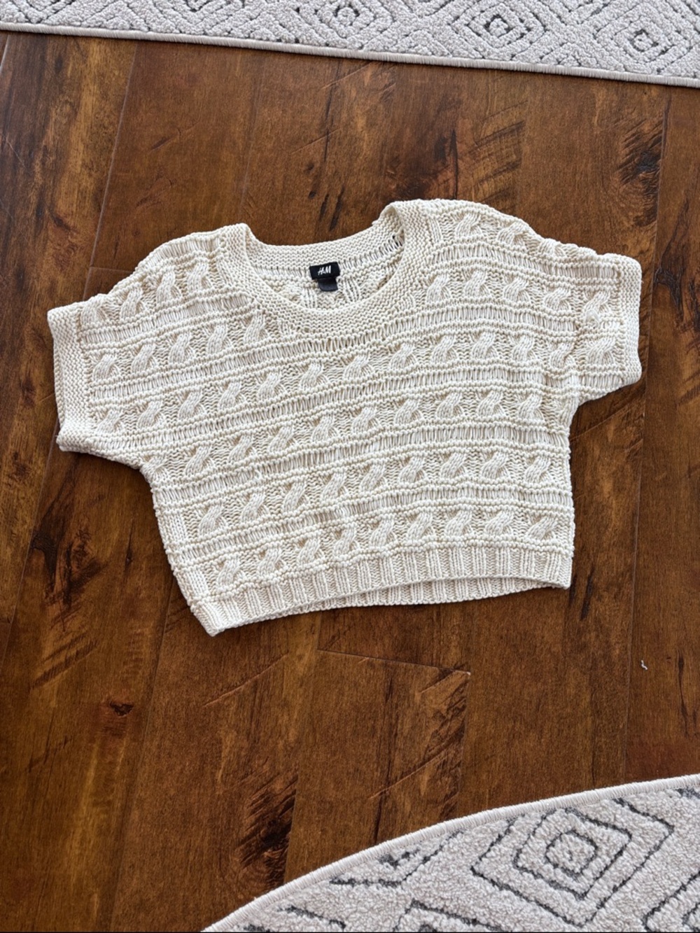 H&M Cream Cropped Cable-Knit Short Sleeve Sweater SZ M